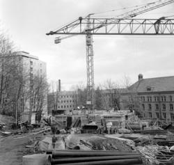 Ullevål sykehus. Arbeidet med to betjeningsblokker ved siden