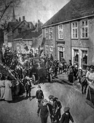 17.mai tog i Kristiansund. Langveien/Parkveien inn på Torvet