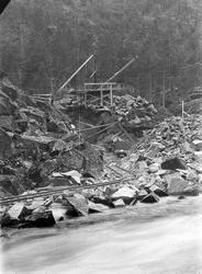 Kraftutbygging, damfoten, anleggsarbeid, arbeidsliv, skjeneg