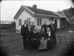 Rikard Berges fotoarkiv. Familieportrett. Stuvetrå, Rauland.