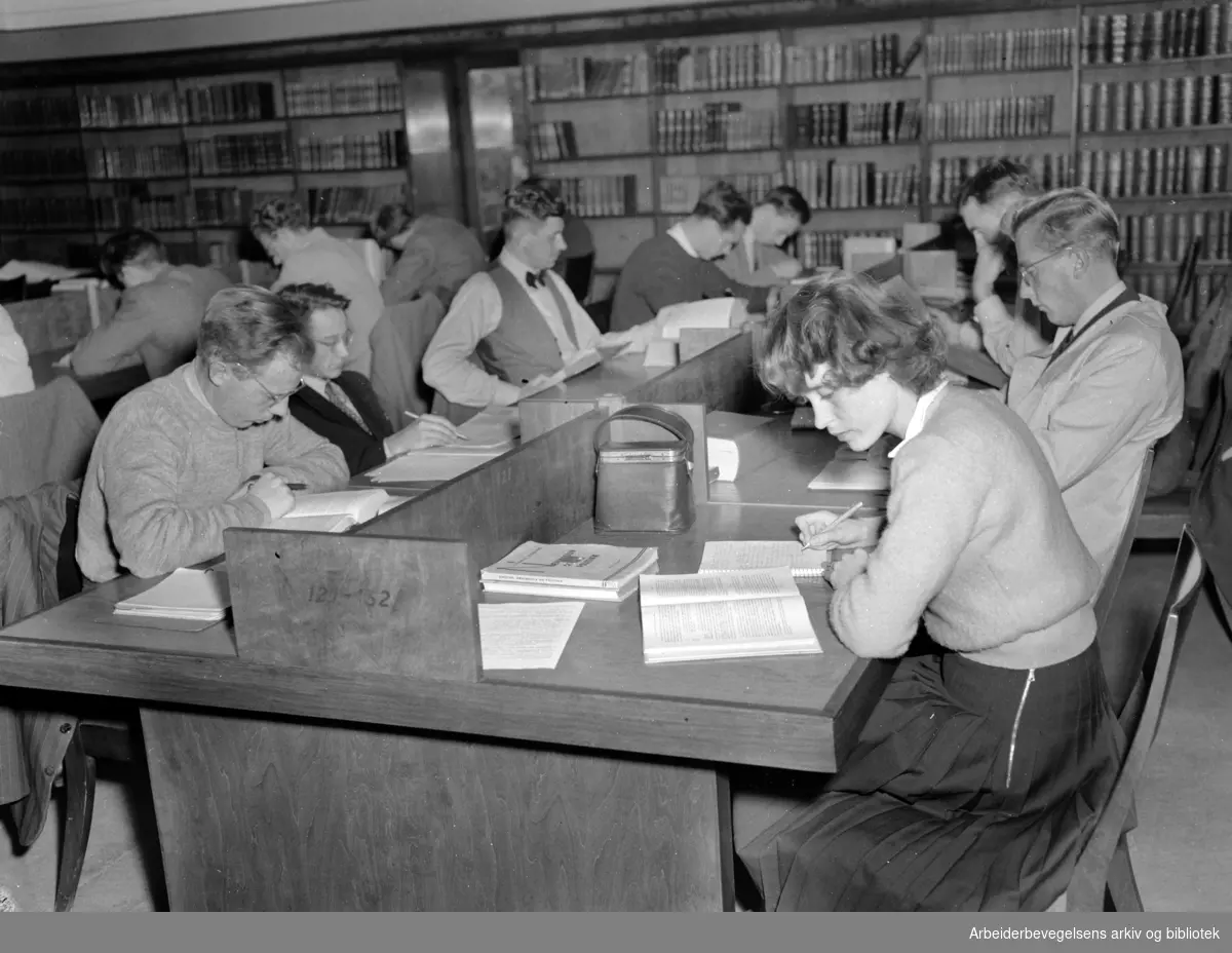 Universitetsbiblioteket. Lesesalen. Oktober 1948