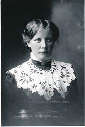 Portrett av Antonie Olsen, Stonglandseidet. Født 1885, d.194