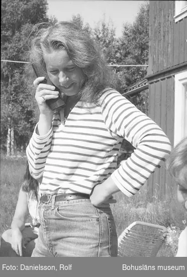 Anita Larsson Modin talar i telefon under arbetet med undersökningen av Norum 164