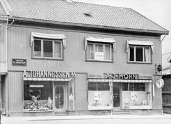 Repro: Forretningsgård, Storgt. 71, Lillehammer.