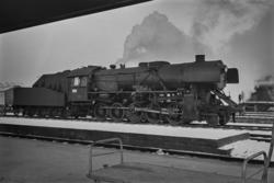 Nordgående godstog på Trondheim stasjon. Toget trekkes av da