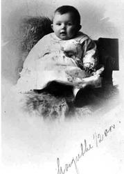 Portrett av liten hjerteknuser, Margrethe 1/2 år