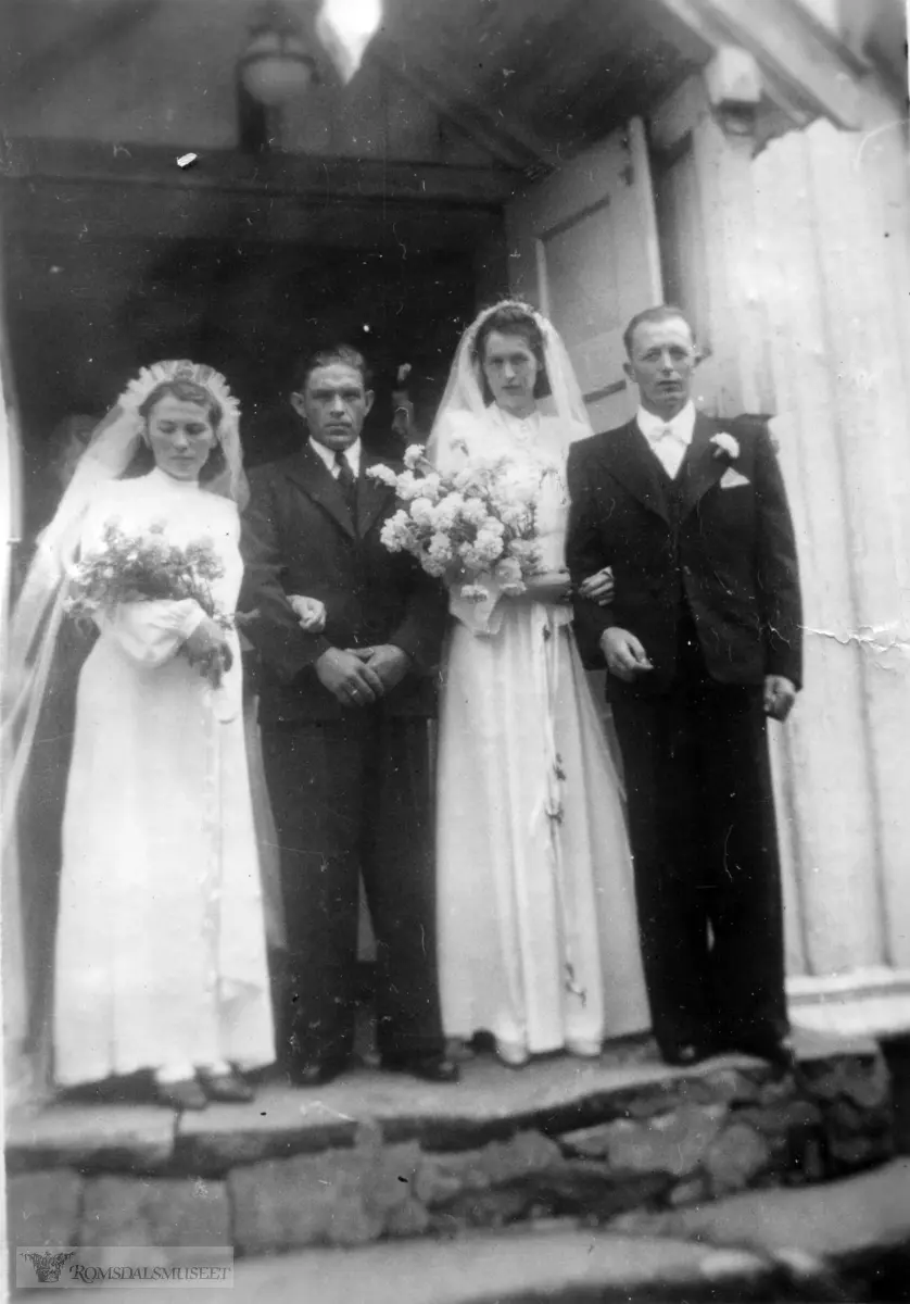 Brudepar, Brudeparene Sanden og Ræstad gift i Otrøy kyrkje 5. juli 1947