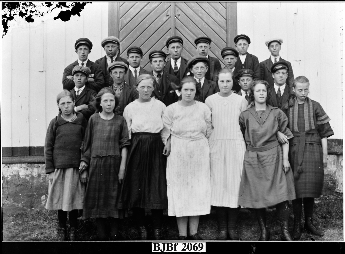 Konfirmanter i Jøssund kirke i 1924