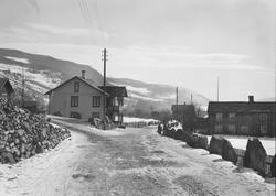 Ringebu. Vålebru. Mot sør med Slavoldskaféen og Barstad. Sla