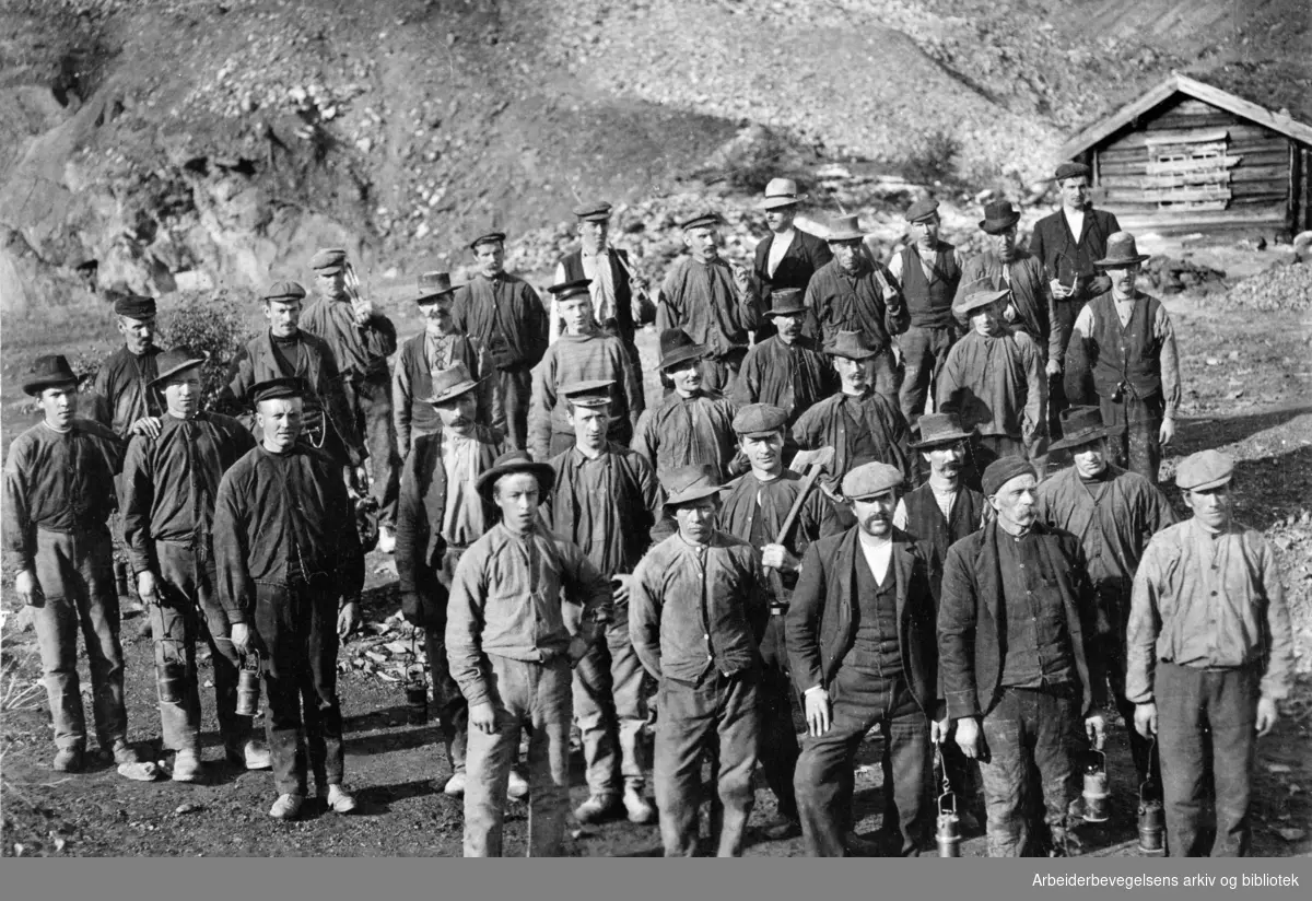 Arbeidere ved Løkken Verk i Meldal, 1908.