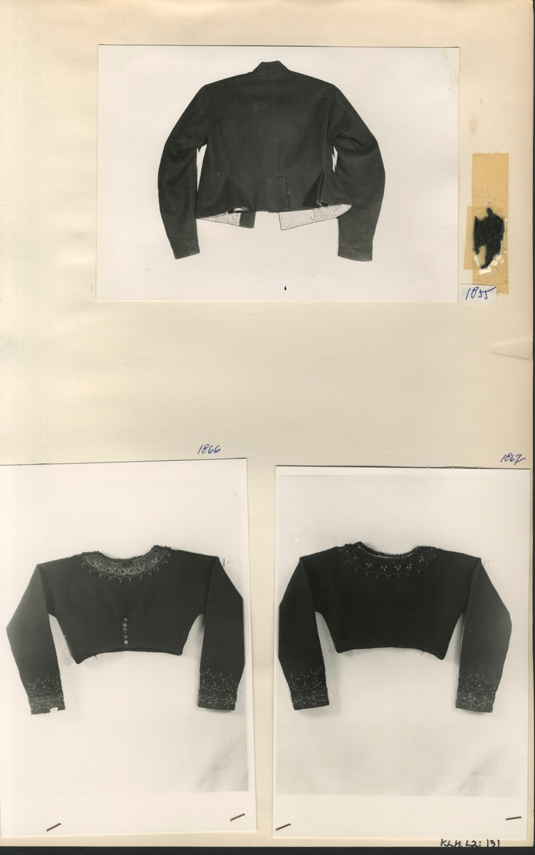 Kartongark med tre fotografier av jacka och tröja samt tygprover