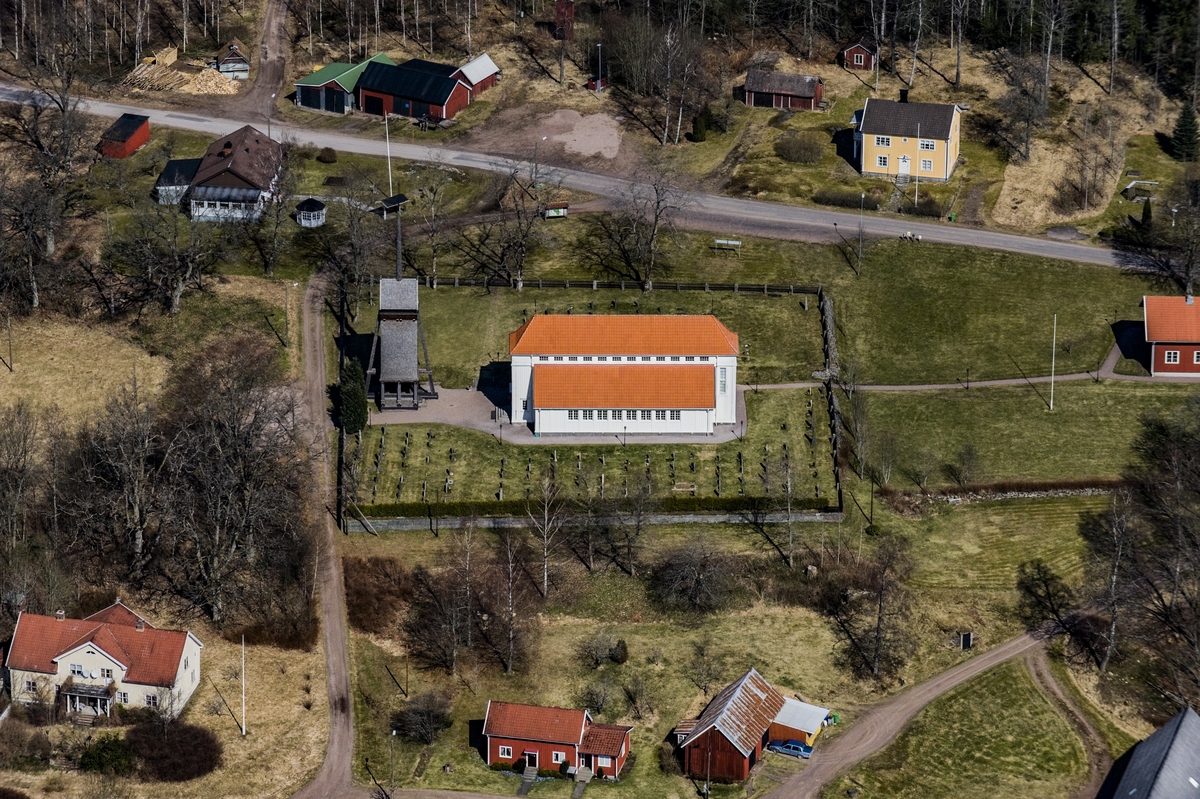 Flygfoto över Stengårdshults kyrka i Gislaveds kommun.