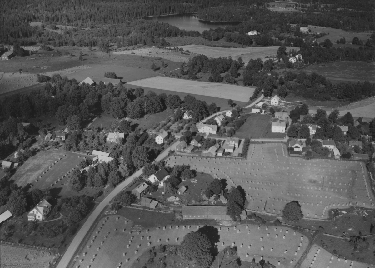 Flygfoto över Näshult i Vetlanda kommun. Nr. M. 916
