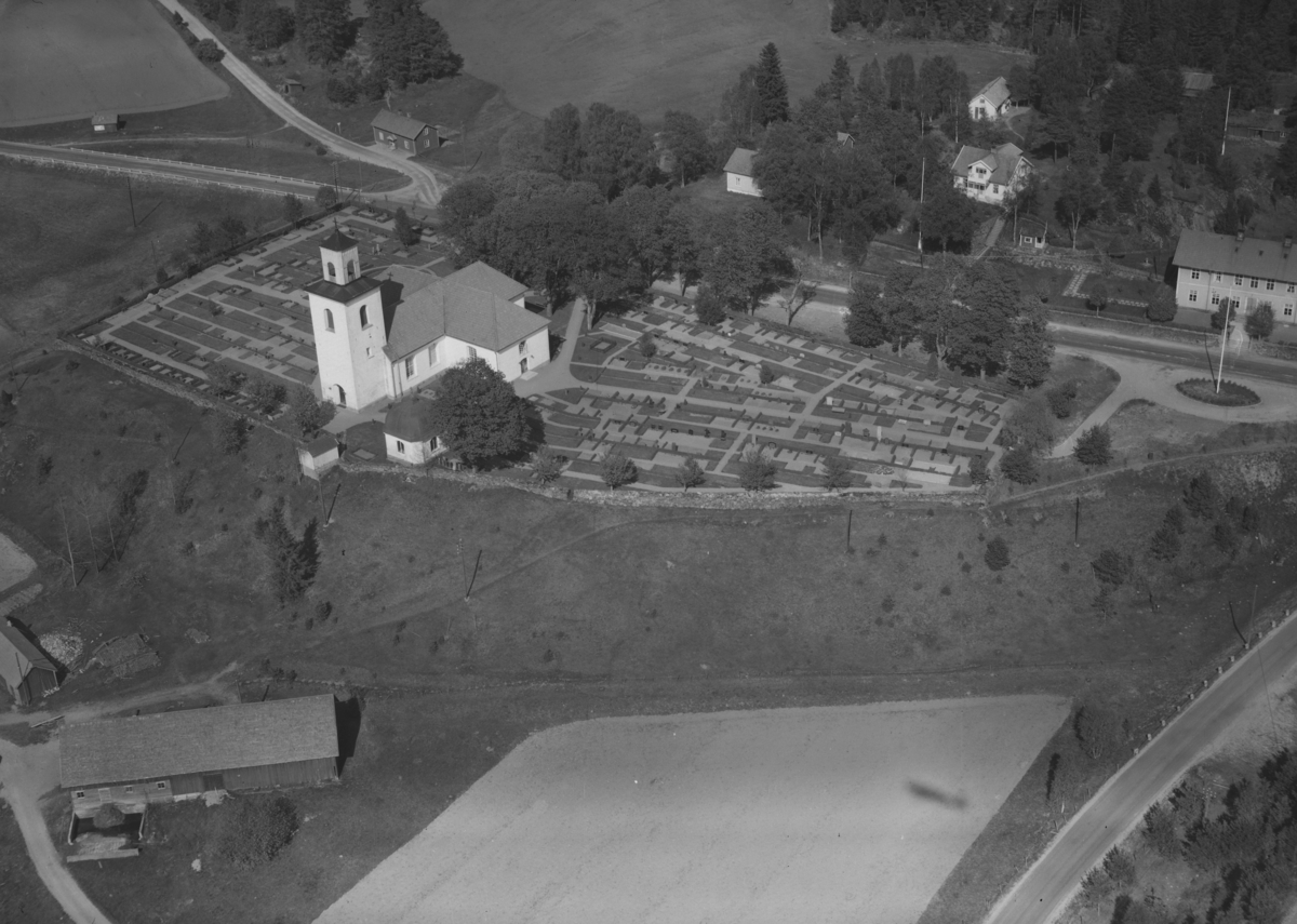 Flygfoto över Svenarums kyrka i Vaggeryds kommun, Nr. O 994