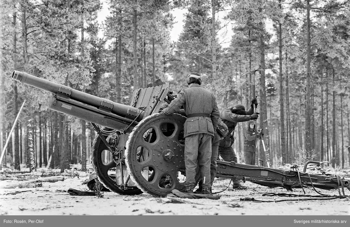 10,5 cm Haubits m/40.

Förevisningsskjutning 1976 på Skillingaryds skjutfält.