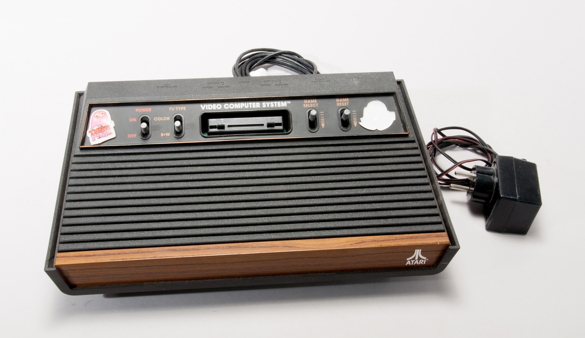 Atari lanserade sin numera klassiska spelkonsol VCS i september 1977. Den kallas även för Atari 2600 och brukas anses som den främsta bland den andra generationens spelkonsoler med 30 miljoner sålda exemplar. Till spelet kom en joystick, den klassiska CX40-joysticken, och två handkontroller. Ursprungligen fanns det nio spel till konsolen men under åren kom det mer än 560 spel av varierande kvalitet. Många av de tidigaste spelen kom från Ataris sortiment av arkadspel, som till exempel Space Invaders.