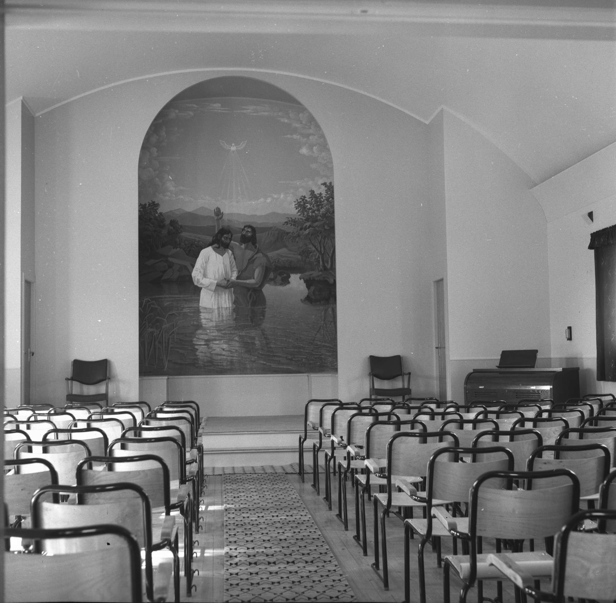 Interiør i adventistkirka på Seljestad.