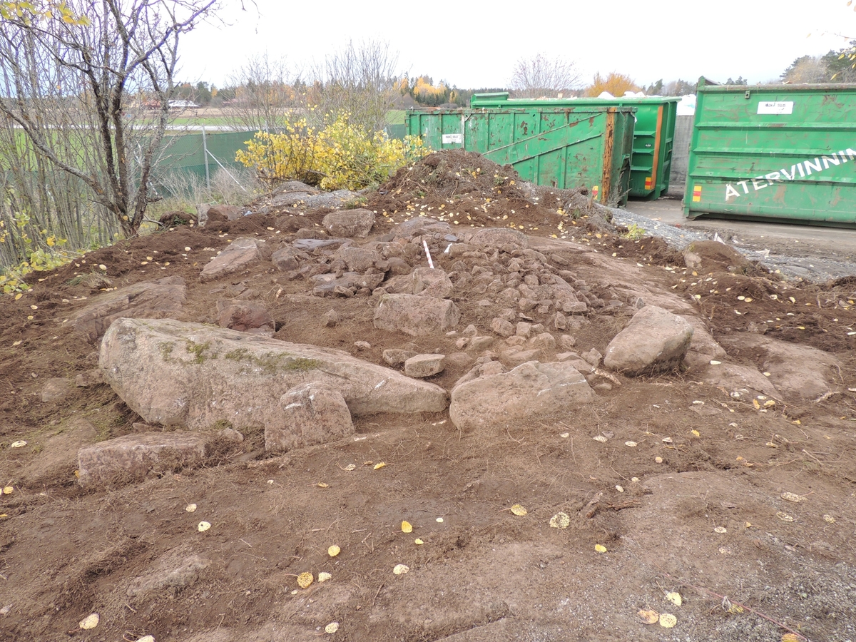Arkeologisk undersökning, graven efter resning, Läby 60:1,  Kvarnbolund, Läby socken, Uppland 2017
