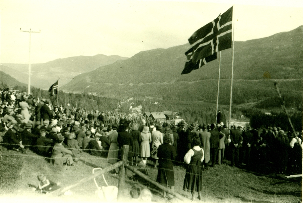 17 mai 1945 på søre Hesla for tyskerane hadde okkupert Tingstugu endå.