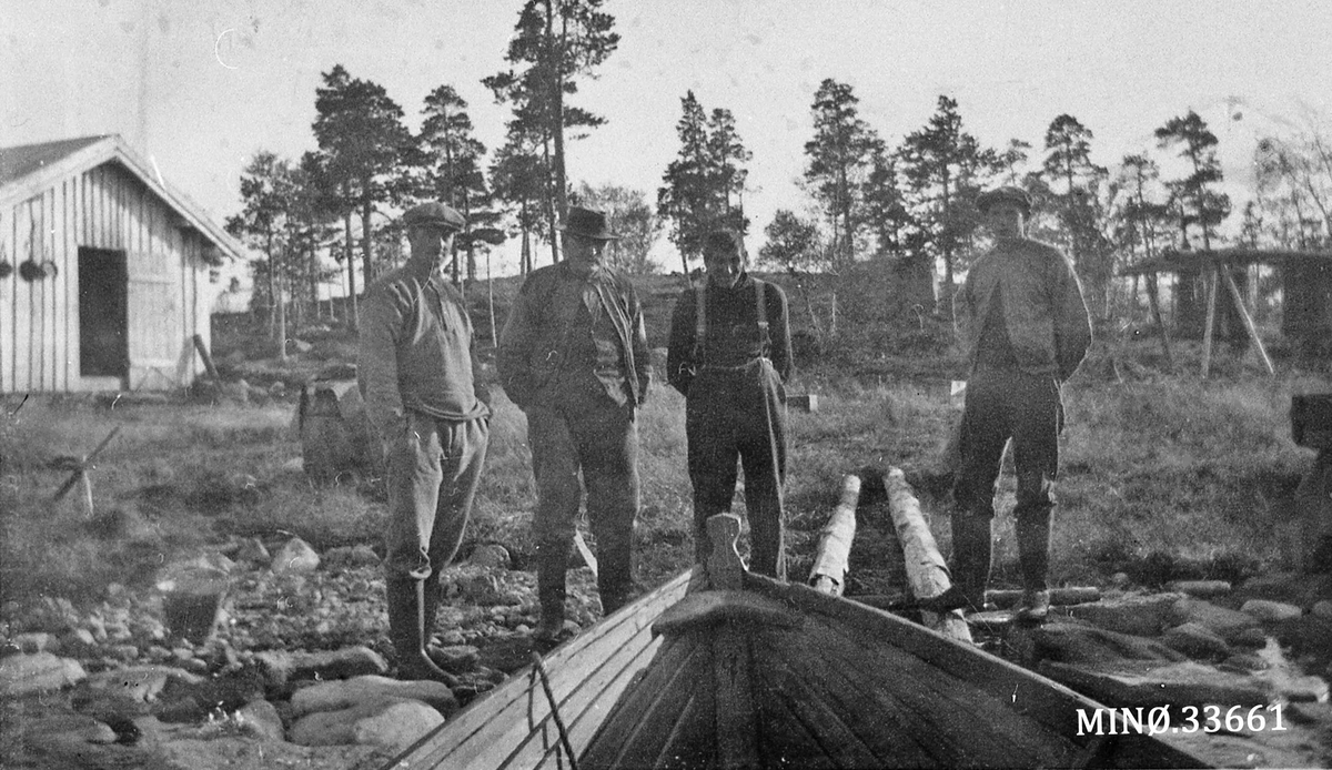 Nybua 1926. Fra venstre: Johan Haarseth Bertin Mømb, Dortnus Hangaard, Jens J. Mømb