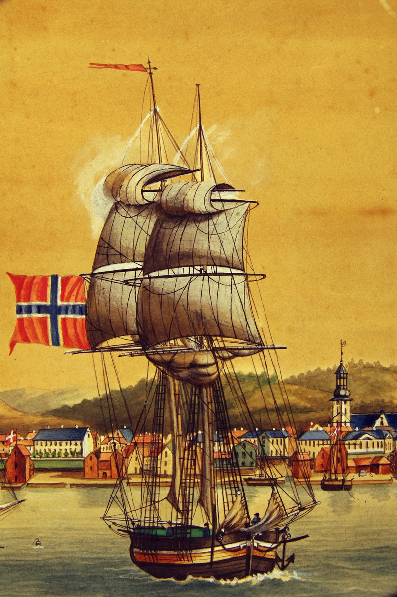 Motivet er et byprospekt fra Kristiansand av seilfartøyer i byens vestre havn. I bakgrunnen er byen synlig ved foten av lave grågrønne åser. Det er hvite og røde bygninger med røde eller friskt blå tak. Vannflaten er så vidt småbølget. Fartøyene har store skrog med gulbrune eller hvite striper langs skipssiden. To skuter ligger med beslåtte seil. Et av fartøyene fører svensk unionsflagg, mens de andre har norsk flagg.