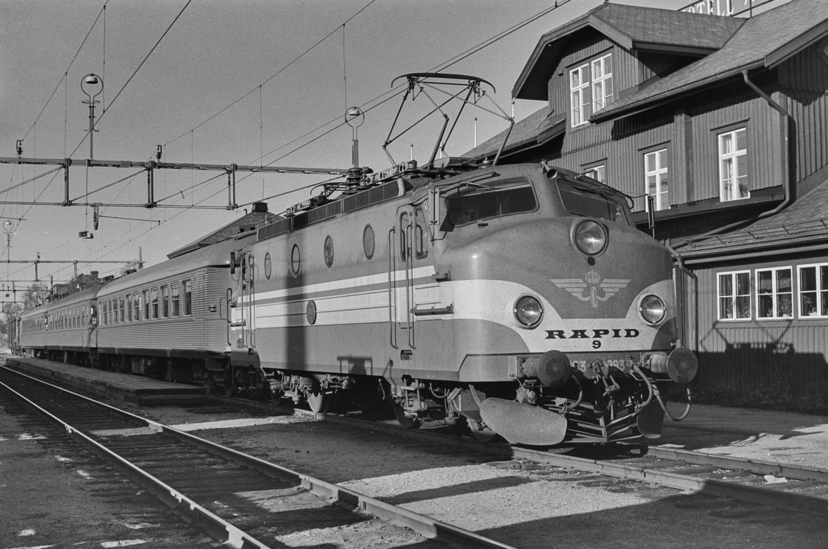 Svensk elektrisk lokomotiv type Ra nr. 993 i Storlien i Sverige.