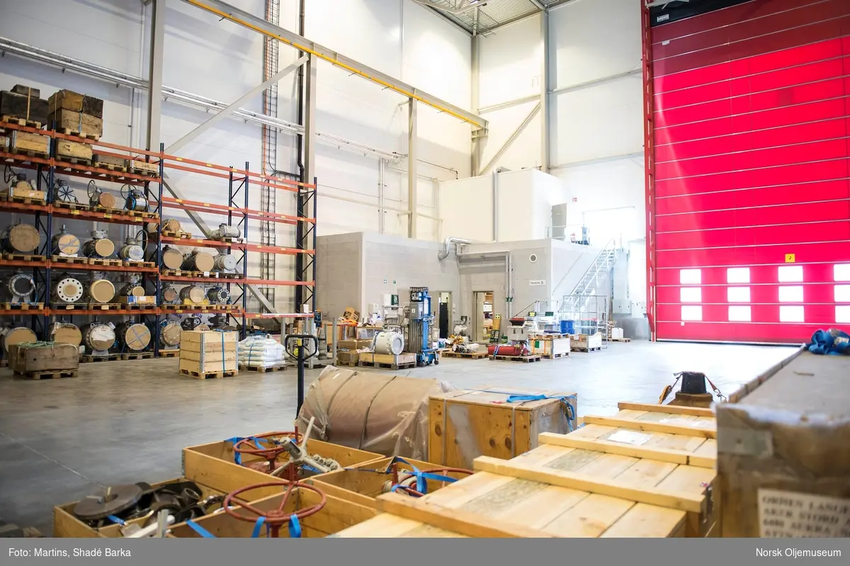 I det nye lagerbygget som stod klart i 2015 lagres diverse utstyr for subsea-virksomheten til Shell.