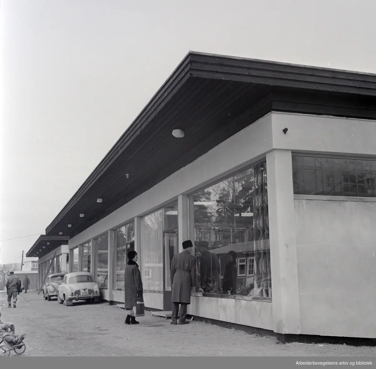 Oppsal. Nytt apotek åpnet. Februar 1964