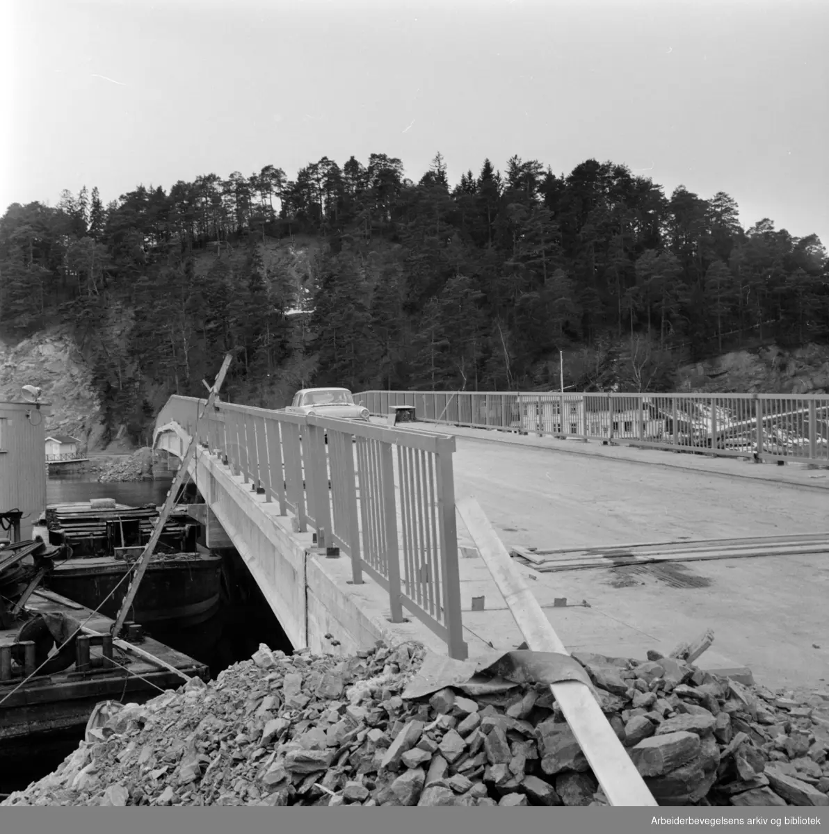 Malmøya. Bru over Malmøysundet. April 1965