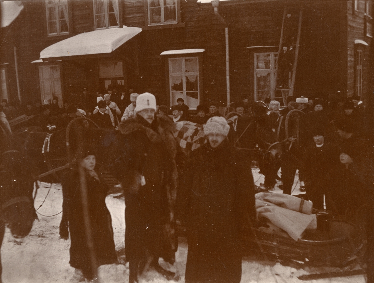 Smålands husarregemente K 4 förberedelse inför vinterövning i Norrbotten omkring 1910.