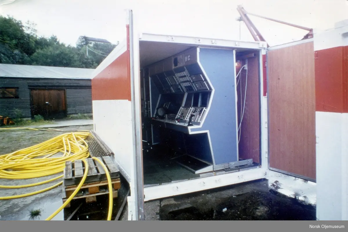 ROV'en Snurre ble operert fra en mobil konteiner som virket som kontrollrom.