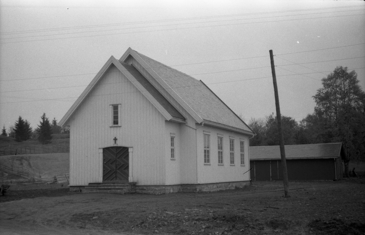 Gravkapellet ved Kolbu kirke, september 1952. Fire bilder.