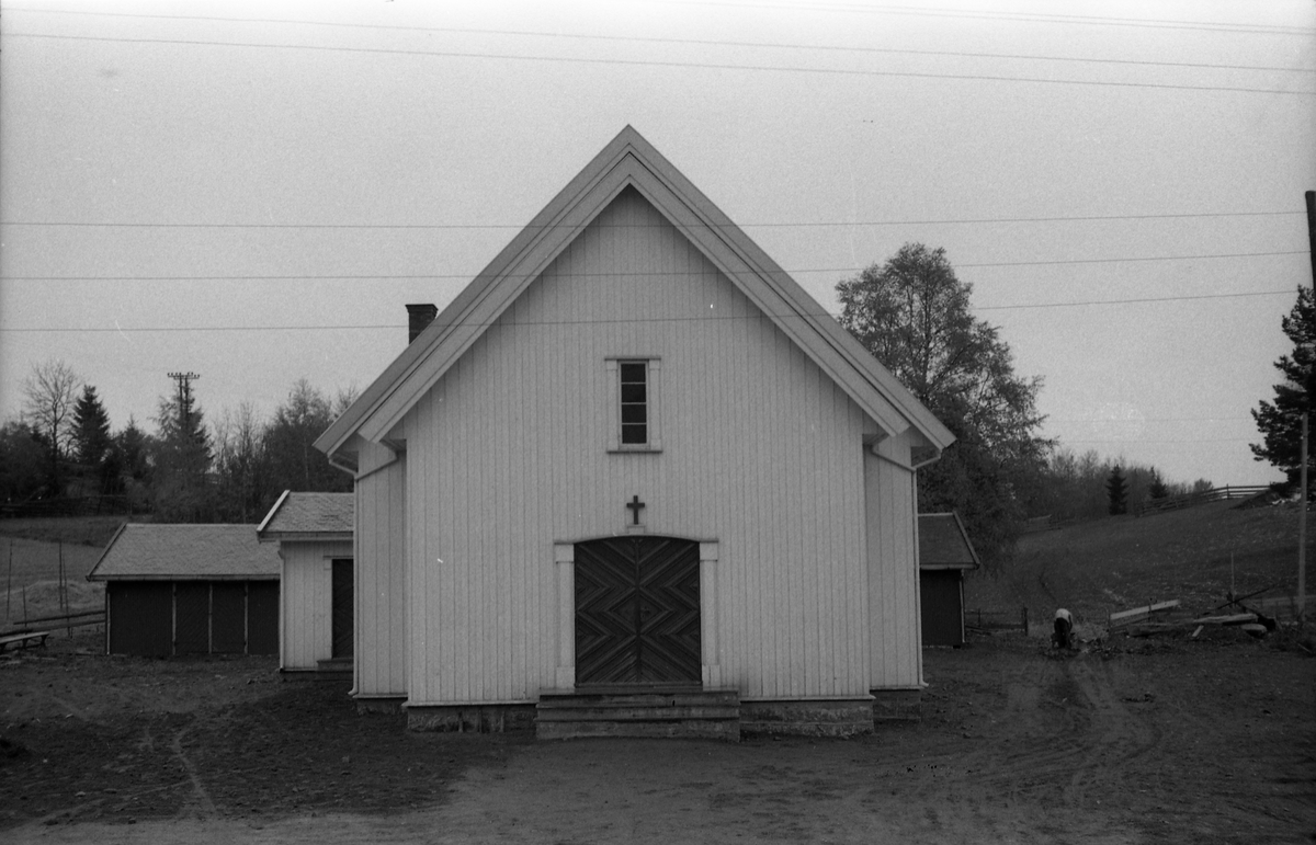 Gravkapellet ved Kolbu kirke, september 1952. Fire bilder.