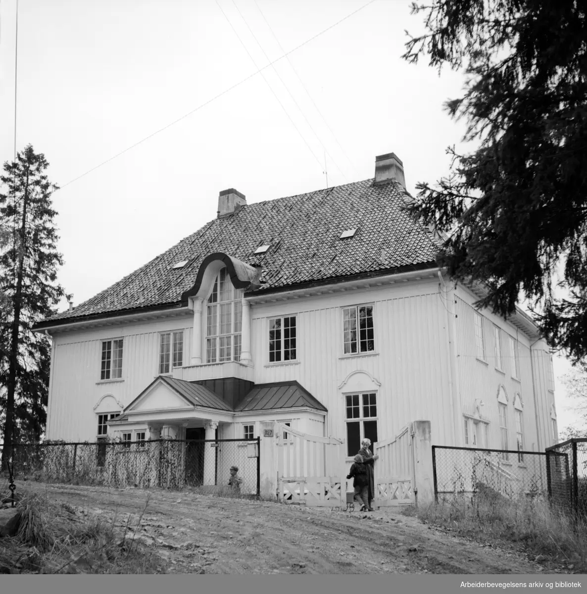 Gladheim, hjem for cerebral parese barn. Mars 1957