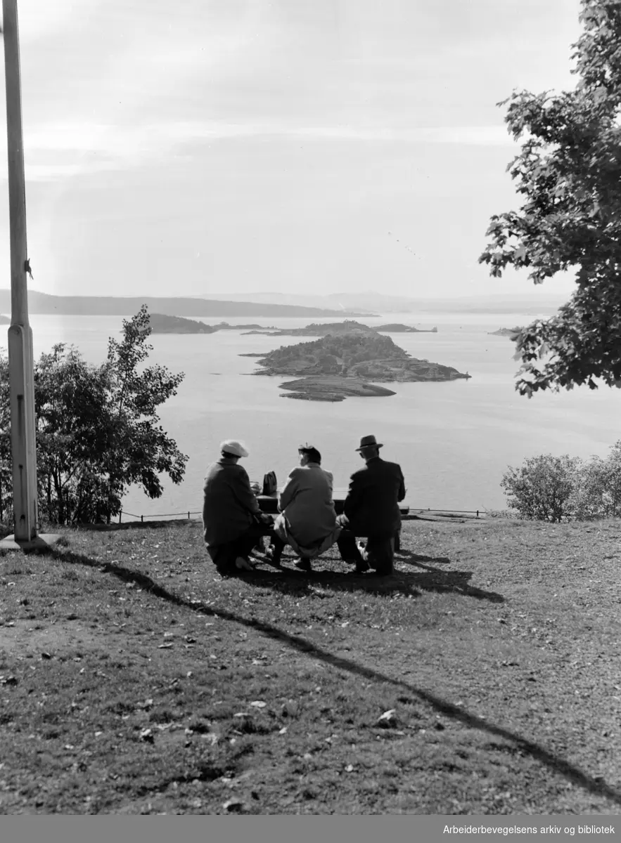 Ekeberg. Utsikt fra Ekeberg. September 1952.