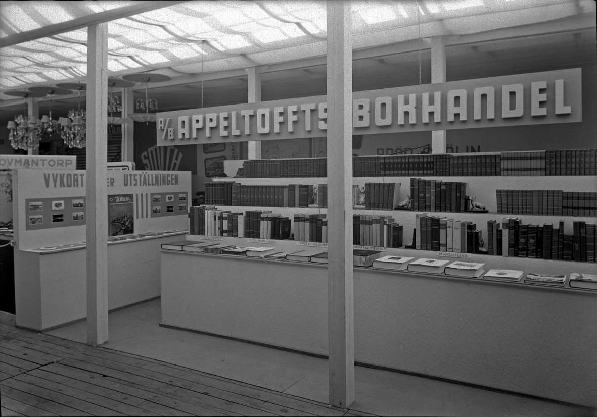 Hantverksutställningen 1947 i Kalmar. Paviljongen för Appeltoffts Bokhandel AB, Kalmar.