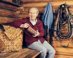Museumsmannen Tore Fossum (1926-2017), fotografert i et koie