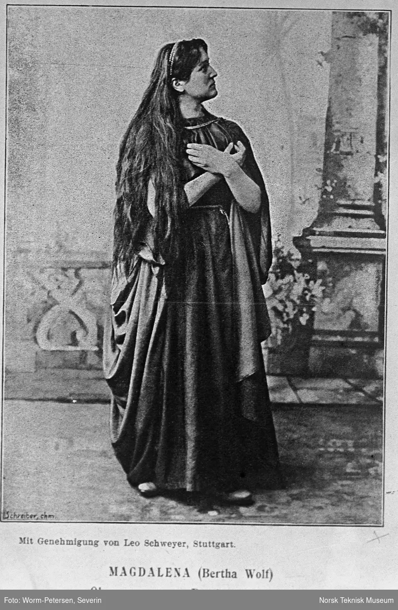 Skuespilleren Bertha Wolf som fremstilte Magdalena i pasjonsspillet i 1900