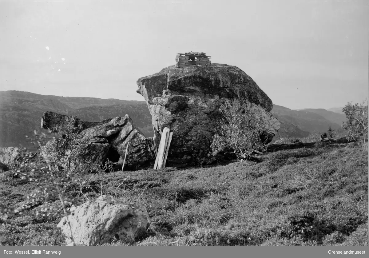 Stabburssteinen ved Holmsjøen, øverst i Grense Jakobselv 1903