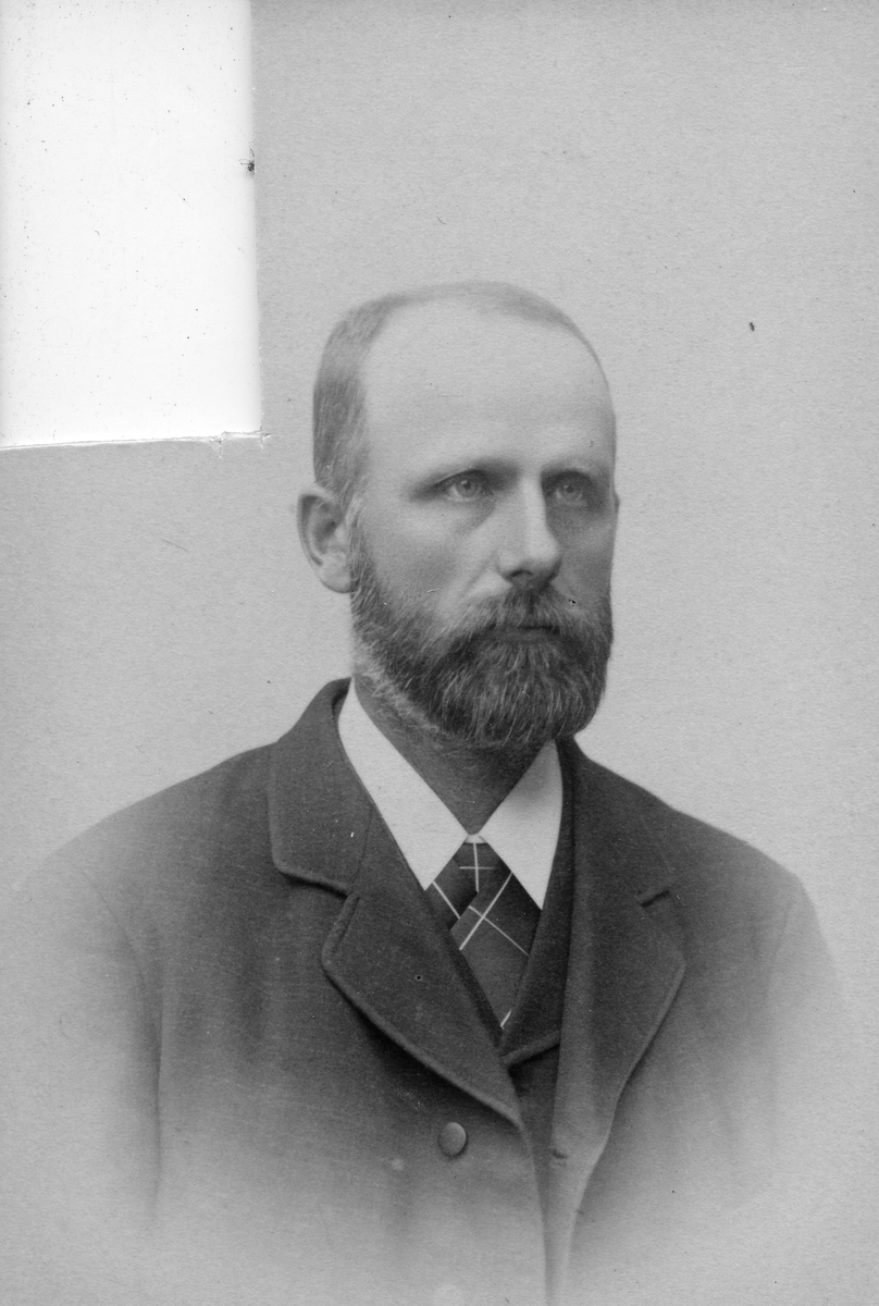 Ev. klädeshandlare Johan Enström.