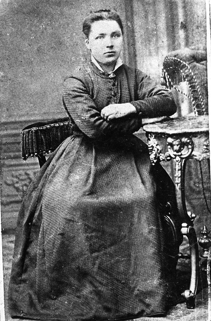 Elen Reiersdtr. Orstad (13.12.1855 - 1.8.1899). fødd på Nordland i Høyland. Ho gifta 12,11,1880 seg med Kittel (Kjetil) Olson Kydland (19.5.1856 - 11.12.1936)