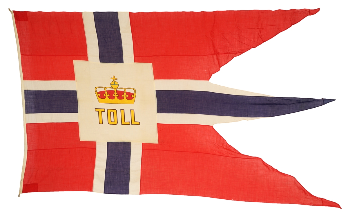 Toskaftbindning vevd rød, blå, og hvit stoff, sydd sammen i norsk statsflagg med hvit firkant i senter som sier 'TOLL' under en krone. Heise kant har heisetau inslaggen i bomullstoff og sydd sammen med flagget.