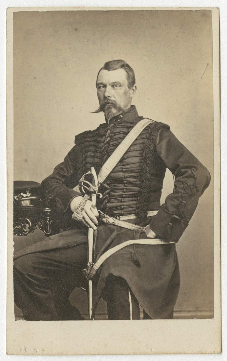 Porträtt av Carl Fredrik Ludvig Nordenstierna, ryttmästare vid Skånska dragonregementet K 6.