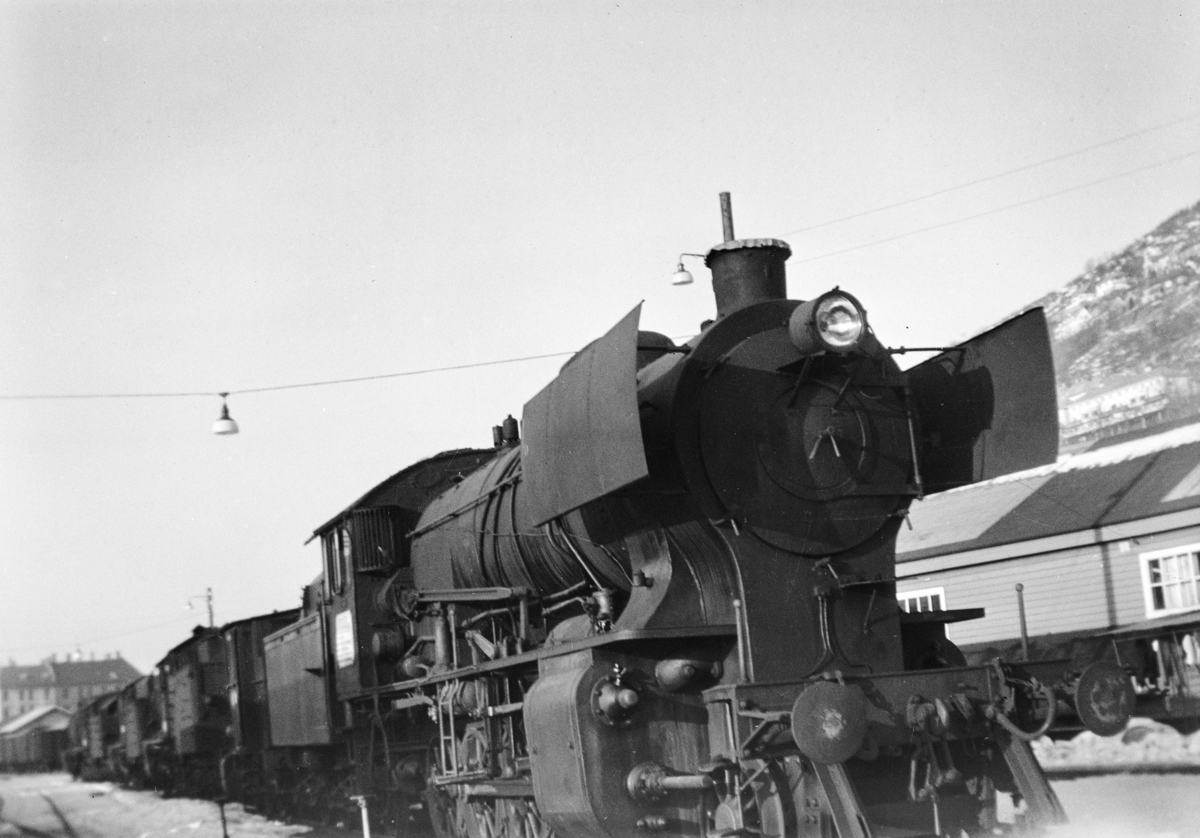 Damplokomotiv type 33a nr. 299 på Bergen stasjon.