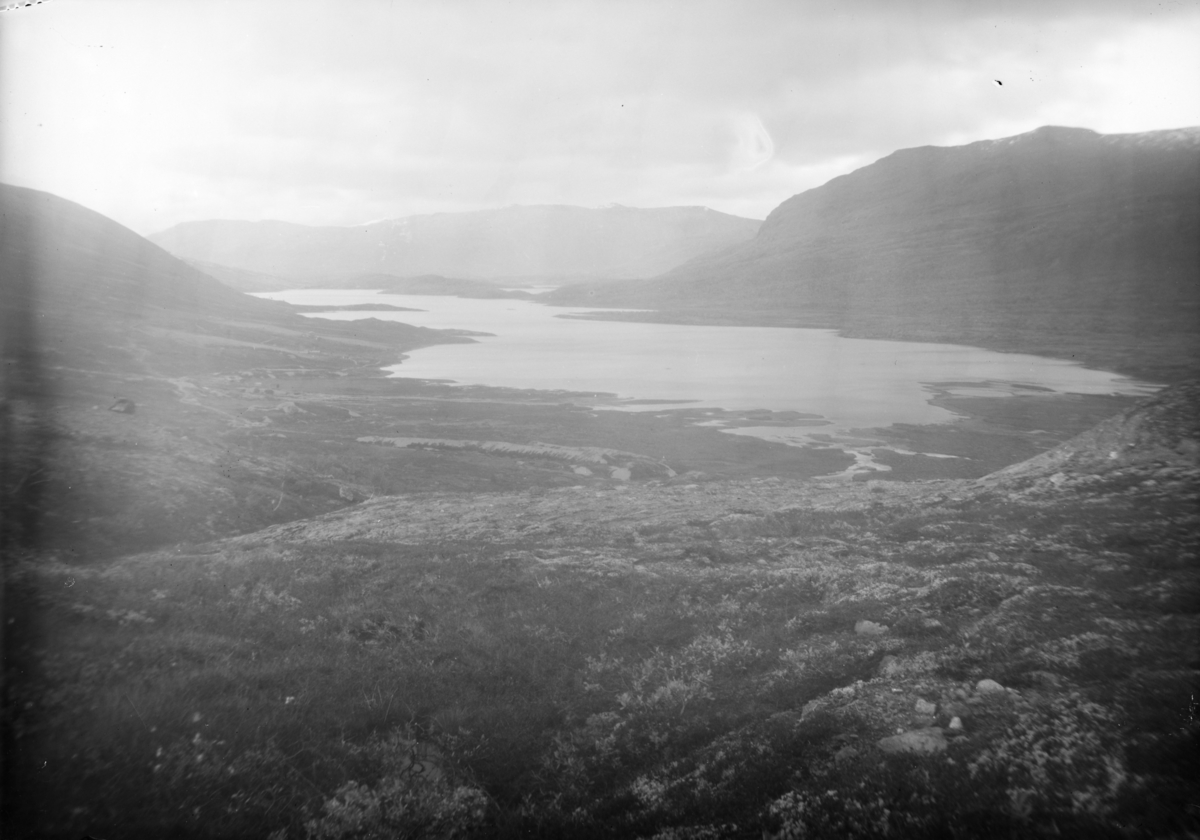 Øvre Sjodalsvatnet fra Veslefjellet mot nordøst
