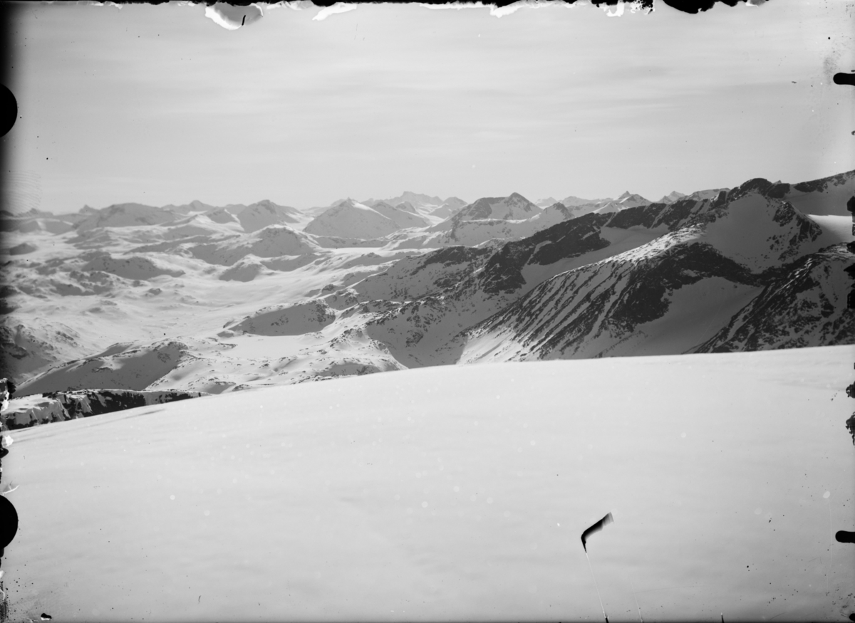 Jotunheimen, vinterlandskap, utsikt over fjelltopper