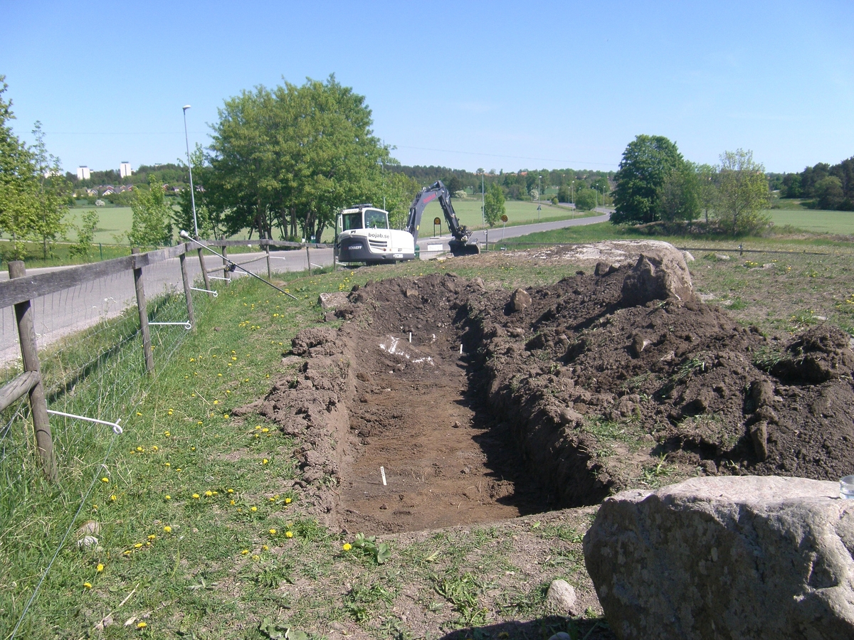 Arkeologisk utredning, schakt 258 grävdes på en avsats i sluttningen, Håga, Uppsala 2018