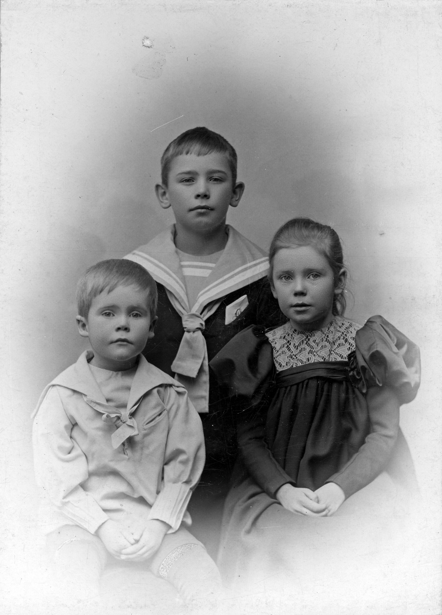 Gunnar Hallströms barn Per, Omar och Emmy.