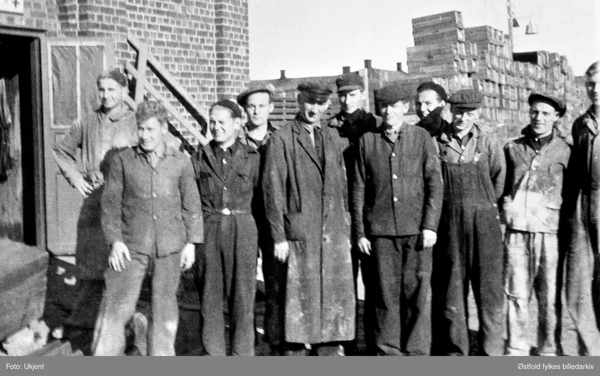 Arbeidere ved Moss Glassverk på 1930-tallet.