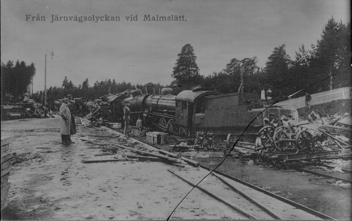 Järnvägsolyckan vid Malmslätt 1912. Avfotografering av vykort.